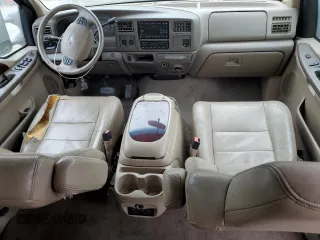 2003 Ford Excursion Limited z VIN 1FMNU42SX3EA92060, wystawiony jako Copart lot #58621835 z przebiegiem 158 157 mil mil oraz Tytuł czysty. Historia ofert i sprzedaży dostępna na DreamBid. Obrazek 8.