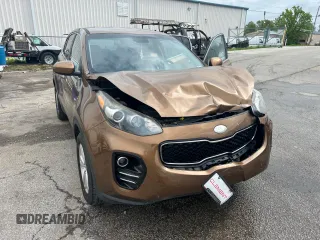 2018 Kia Sportage LX z VIN KNDPMCAC5J7378367, wystawiony jako Copart lot #59742035 z przebiegiem Nie podano mil oraz Czysty tytuł • Clean title. Historia ofert i sprzedaży dostępna na DreamBid. Obrazek 1.
