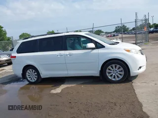 2011 Toyota Sienna XLE с VIN 5TDDK3DC6BS029472, выставлен на аукционе IAAI как лот 42334600 с пробегом 145 860 миль миль и . История ставок и продаж доступна на DreamBid. Изображение 13.