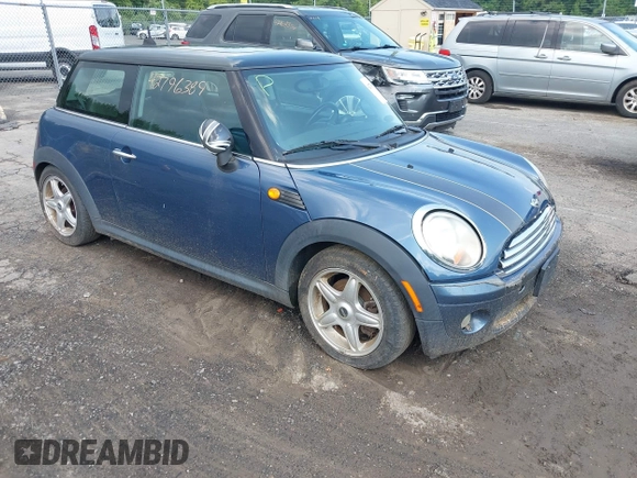 2010 MINI Hardtop z VIN WMWMF3C50ATU77369, wystawiony jako IAAI lot #42796389 z przebiegiem 173 322 mil mil oraz . Historia ofert i sprzedaży dostępna na DreamBid. Obrazek 1.