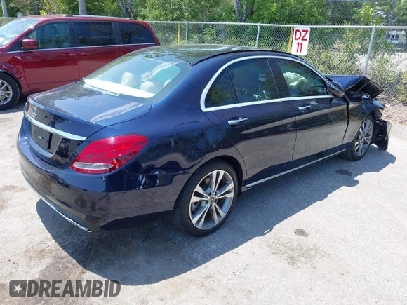 2017 Mercedes-Benz C 300 z VIN 55SWF4JB0HU219942, wystawiony jako IAAI lot #42227791 z przebiegiem 42 498 mil mil oraz . Historia ofert i sprzedaży dostępna na DreamBid. Obrazek 4.