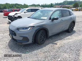 2024 Honda HR-V Sport z VIN 3CZRZ2H52RM763246, wystawiony jako IAAI lot #42301870 z przebiegiem 12 208 mil mil oraz . Historia ofert i sprzedaży dostępna na DreamBid. Obrazek 2.