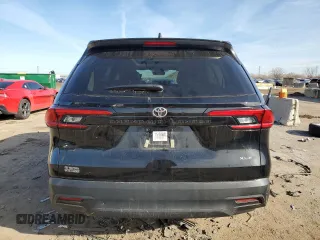2024 Toyota Highlander XLE z VIN 5TDAAAA56RS006753, wystawiony jako Copart lot #43558345 z przebiegiem 86 961 mil mil oraz Szkoda całkowita • Salvage title. Historia ofert i sprzedaży dostępna na DreamBid. Obrazek 6.