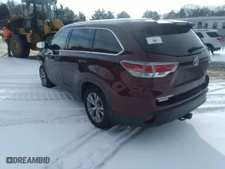 2015 Toyota Highlander LE with VIN 5TDBKRFH2FS095526, listed as a IAAI auction lot 41396935 with 134,624 mi miles. Bid and sale history available at carsss.com. Image 3.
