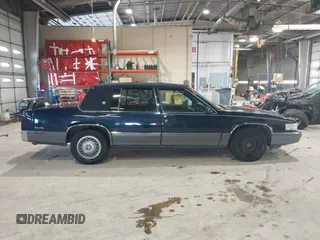 1989 Cadillac DeVille z VIN 1G6CD5159K4356924, wystawiony jako IAAI lot #41526057 z przebiegiem 148 134 mil mil oraz . Historia ofert i sprzedaży dostępna na DreamBid. Obrazek 14.
