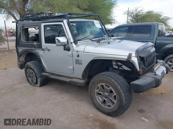 2008 Jeep Wrangler Sahara z VIN 1J4FA54158L640474, wystawiony jako IAAI lot #42243860 z przebiegiem 141 303 mil mil oraz . Historia ofert i sprzedaży dostępna na DreamBid. Obrazek 1.