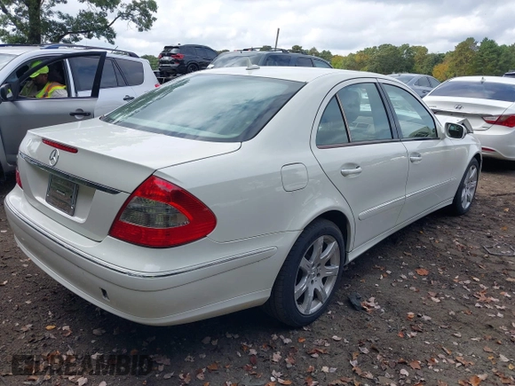 2007 Mercedes-Benz E-Class 3.5L with VIN WDBUF87X47X219898, listed as a IAAI auction lot 40488140 with Not Provided miles. Bid and sale history available at carsss.com. Image 4.