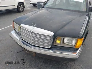 1983 Mercedes-Benz 300 SD z VIN WDBCB20A7DB045764, wystawiony jako IAAI lot #41504450 z przebiegiem 169 882 mil mil oraz . Historia ofert i sprzedaży dostępna na DreamBid. Obrazek 6.