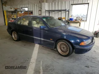 2000 BMW 5 Series 528iA with VIN WBADM6346YGU08106, listed as a Copart auction lot 84322434 with 298,587 mi miles and Clean Title. Bid and sale history available at carsss.com. Image 4.
