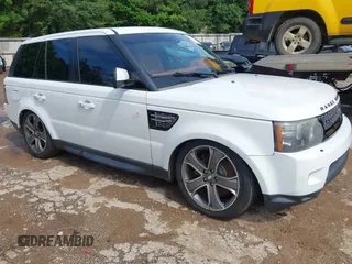 2013 Land Rover Range Rover Sport HSE Lux z VIN SALSK2D44DA777107, wystawiony jako IAAI lot #42330510 z przebiegiem 102 229 mil mil oraz . Historia ofert i sprzedaży dostępna na DreamBid. Obrazek 1.