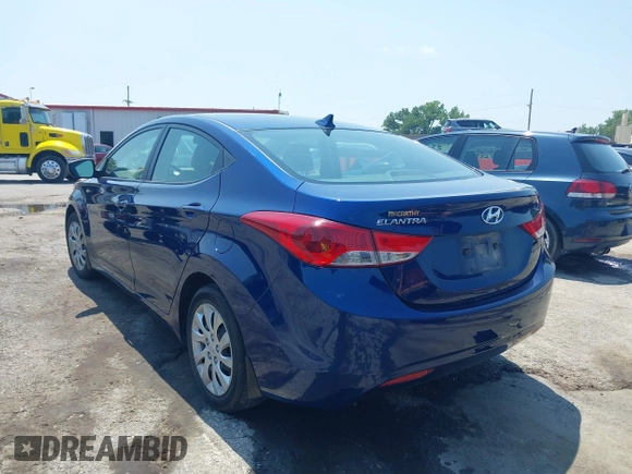 2013 Hyundai Elantra GLS z VIN KMHDH4AE0DU564978, wystawiony jako IAAI lot #39801664 z przebiegiem 40 046 mil mil oraz . Historia ofert i sprzedaży dostępna na DreamBid. Obrazek 3.