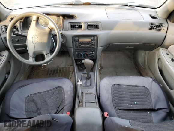 2001 Toyota Camry CE z VIN 4T1BG22K71U045151, wystawiony jako Copart lot #58041405 z przebiegiem 170 270 mil mil oraz Czysty tytuł • Clean title. Historia ofert i sprzedaży dostępna na DreamBid. Obrazek 8.