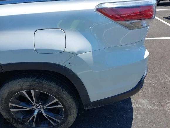 2016 Toyota Highlander XLE z VIN 5TDKKRFHXGS132954, wystawiony jako IAAI lot #42288224 z przebiegiem 153 448 mil mil oraz . Historia ofert i sprzedaży dostępna na DreamBid. Obrazek 6.
