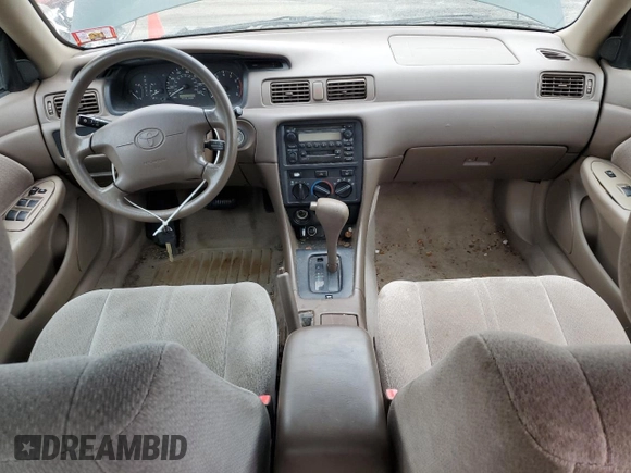 2000 Toyota Camry CE z VIN 4T1BG22K4YU977012, wystawiony jako Copart lot #59085085 z przebiegiem 146 838 mil mil oraz Szkoda całkowita • Salvage title. Historia ofert i sprzedaży dostępna na DreamBid. Obrazek 8.