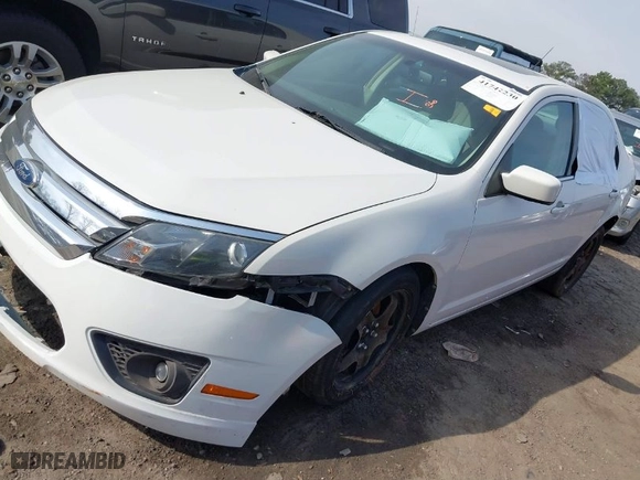 2011 Ford Fusion SE with VIN 3FAHP0HA3BR206658, listed as a IAAI auction lot 41742230 with 161,072 mi miles. Bid and sale history available at carsss.com. Image 2.