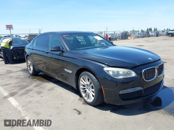 2015 BMW 7 Series 740Li z VIN WBAYE4C50FD138977, wystawiony jako IAAI lot #42277341 z przebiegiem 109 877 mil mil oraz . Historia ofert i sprzedaży dostępna na DreamBid. Obrazek 1.