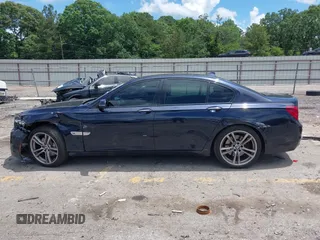 2015 BMW 7 Series 740i z VIN WBAYA6C59FD826726, wystawiony jako IAAI lot #42254240 z przebiegiem 110 006 mil mil oraz . Historia ofert i sprzedaży dostępna na DreamBid. Obrazek 14.