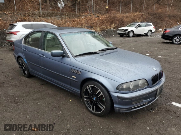 2001 BMW 3 Series 330i with VIN WBAAV53481JS91616, listed as a Copart auction lot 42105495 with 239,514 mi miles and Salvage Title. Bid and sale history available at carsss.com. Image 4.