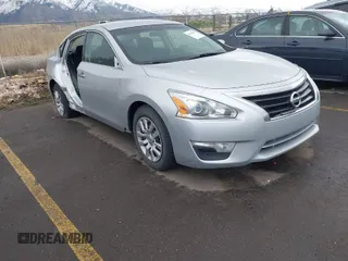 2015 Nissan Altima S z VIN 1N4AL3AP2FN304893, wystawiony jako IAAI lot #41914157 z przebiegiem 101 781 mil mil oraz . Historia ofert i sprzedaży dostępna na DreamBid. Obrazek 1.