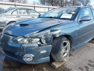 2006 Pontiac GTO with VIN 6G2VX12UX6L561098, listed as a IAAI auction lot 41487635 with 69,741 mi miles. Bid and sale history available at carsss.com. Image 17.