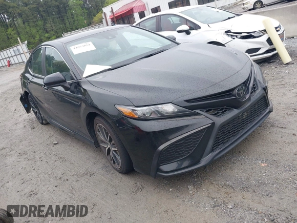 2021 Toyota Camry SE Nightshade with VIN 4T1G11AK2MU456447, listed as a IAAI auction lot 41973852 with 47,185 mi miles. Bid and sale history available at carsss.com. Image 1.