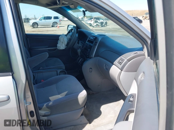 2006 Toyota Sienna CE z VIN 5TDZA23C26S421245, wystawiony jako IAAI lot #42217623 z przebiegiem 175 092 mil mil oraz . Historia ofert i sprzedaży dostępna na DreamBid. Obrazek 5.