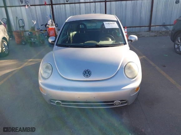 2001 Volkswagen New Beetle GLS with VIN 3VWCC21C01M406655, listed as a IAAI auction lot 41879905 with NaN miles. Bid and sale history available at carsss.com. Image 6.
