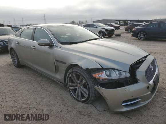 2014 Jaguar XJ with VIN SAJWA2GZ8E8V60138, listed as a Copart auction lot 86384064 with 137,190 mi miles and Salvage Title. Bid and sale history available at carsss.com. Image 4.