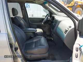 2002 Ford Escape XLT с VIN 1FMCU03142KA38985, выставлен на аукционе IAAI как лот 42663989 с пробегом 152 626 миль миль и . История ставок и продаж доступна на DreamBid. Изображение 5.