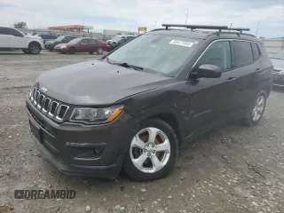 2018 Jeep Compass Latitude z VIN 3C4NJDBB9JT115063, wystawiony jako Copart lot #55477065 z przebiegiem 174 570 mil mil oraz Szkody całkowita. Historia ofert i sprzedaży dostępna na DreamBid. Obrazek 1.