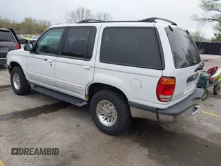1998 Ford Explorer XL z VIN 1FMZU34E0WZB57112, wystawiony jako IAAI lot #41939205 z przebiegiem 171 982 mil mil oraz . Historia ofert i sprzedaży dostępna na DreamBid. Obrazek 3.