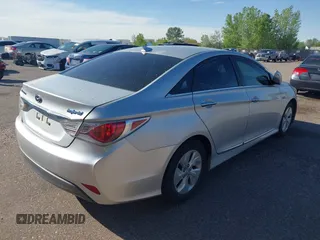2013 Hyundai Sonata with VIN KMHEC4A48DA087759, listed as a IAAI auction lot 42188647 with 151,856 mi miles and . Bid and sale history available at carsss.com. Image 4.