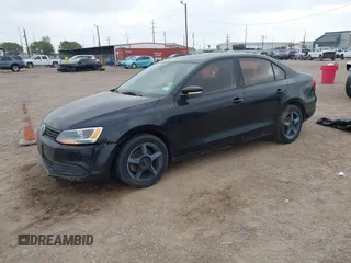 2011 Volkswagen Jetta Sedan SE w/Convenience & Sunroof PZEV with VIN 3VWDZ7AJ2BM359094, listed as a IAAI auction lot 42067719 with 165,720 mi miles. Bid and sale history available at carsss.com. Image 2.