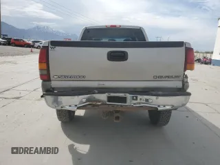 1999 Chevrolet Silverado 2500 LS z VIN 1GCGK29UXXE212282, wystawiony jako Copart lot #54422125 z przebiegiem 196 947 mil mil oraz Szkoda całkowita • Salvage title. Historia ofert i sprzedaży dostępna na DreamBid. Obrazek 6.
