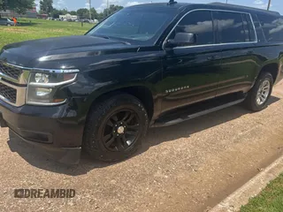 2017 Chevrolet Suburban LT z VIN 1GNSKHKC4HR207031, wystawiony jako Copart lot #62150635 z przebiegiem 209 342 mil mil oraz Czysty tytuł • Clean title. Historia ofert i sprzedaży dostępna na DreamBid. Obrazek 2.