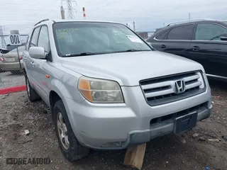 2008 Honda Pilot SE with VIN 5FNYF283X8B020295, listed as a IAAI auction lot 41737578 with 210,998 mi miles. Bid and sale history available at carsss.com. Image 1.