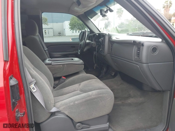 2004 Chevrolet Silverado 1500 Work Truck with VIN 2GCEC19T441162305, listed as a IAAI auction lot 42044275 with 154,971 mi miles. Bid and sale history available at carsss.com. Image 5.
