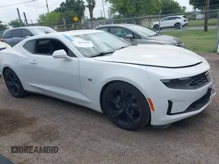 2023 Chevrolet Camaro 1LS z VIN 1G1FB1RX5P0160761, wystawiony jako IAAI lot #42126331 z przebiegiem 18 634 mil mil oraz . Historia ofert i sprzedaży dostępna na DreamBid. Obrazek 1.