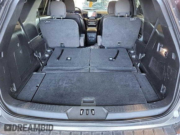 2020 Ford Explorer XLT z VIN 1FMSK8DHXLGC02899, wystawiony jako IAAI lot #41990379 z przebiegiem 105 340 mil mil oraz . Historia ofert i sprzedaży dostępna na DreamBid. Obrazek 1.