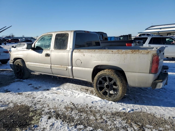 2004 Chevrolet Silverado 1500 LS with VIN 2GCEC19T741139620, listed as a Copart auction lot 46096155 with 0 mi miles and Salvage Title. Bid and sale history available at carsss.com. Image 2.
