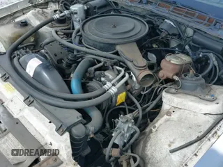 1983 Chevrolet Camaro z VIN 1G1AS87H7DL165002, wystawiony jako IAAI lot #42681420 z przebiegiem 74 345 mil mil oraz . Historia ofert i sprzedaży dostępna na DreamBid. Obrazek 16.