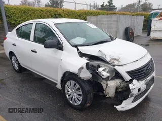 2014 Nissan Versa SV with VIN 3N1CN7AP4EL850102, listed as a IAAI auction lot 41729642 with 181,514 mi miles. Bid and sale history available at carsss.com. Image 1.