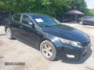 2015 Kia Optima LX z VIN 5XXGM4A75FG392731, wystawiony jako IAAI lot #42792228 z przebiegiem 153 081 mil mil oraz . Historia ofert i sprzedaży dostępna na DreamBid. Obrazek 1.