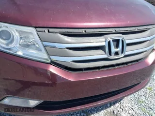 2013 Honda Odyssey Touring with VIN 5FNRL5H96DB037947, listed as a IAAI auction lot 41813910 with 231,920 mi miles. Bid and sale history available at carsss.com. Image 18.