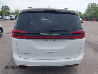 2022 Chrysler Pacifica Touring L with VIN 2C4RC1BG5NR170186, listed as a IAAI auction lot 41422057 with 71,204 mi miles and . Bid and sale history available at DreamBid. Image 16.