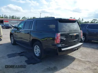 2019 Chevrolet Suburban LT z VIN 1GNSKHKC0KR203405, wystawiony jako IAAI lot #42393200 z przebiegiem 109 211 mil mil oraz . Historia ofert i sprzedaży dostępna na DreamBid. Obrazek 3.