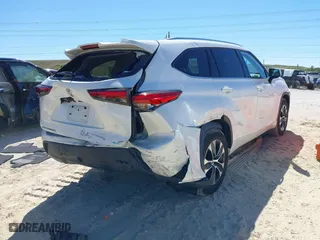 2020 Toyota Highlander XLE with VIN 5TDGZRAH7LS029834, listed as a IAAI auction lot 41833583 with 36,666 mi miles. Bid and sale history available at carsss.com. Image 4.