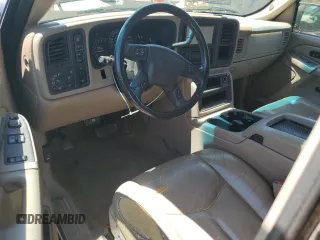 2005 GMC Sierra 1500 SLE z VIN 2GTEK19B151283840, wystawiony jako Copart lot #63854695 z przebiegiem 169 130 mil mil oraz Czysty tytuł • Clean title. Historia ofert i sprzedaży dostępna na DreamBid. Obrazek 8.