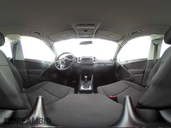 2013 Volkswagen Tiguan S z VIN WVGAV3AX6DW610678, wystawiony jako IAAI lot #41544865 z przebiegiem 102 948 mil mil oraz . Historia ofert i sprzedaży dostępna na DreamBid. Obrazek 21.