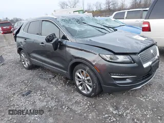 2019 Lincoln MKC Select with VIN 5LMCJ2D93KUL16138, listed as a IAAI auction lot 40724325 with 1 mi miles. Bid and sale history available at carsss.com. Image 1.